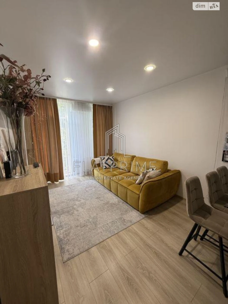 Apartment for Sale, Socmysto