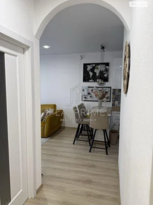 Apartment for Sale, Socmysto