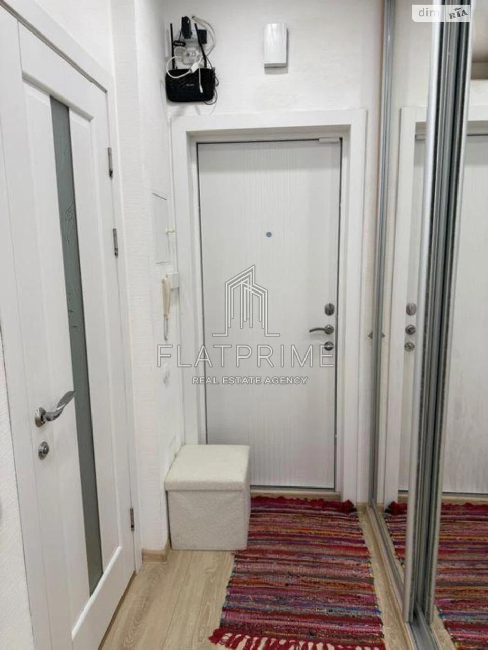 Apartment for Sale, Socmysto