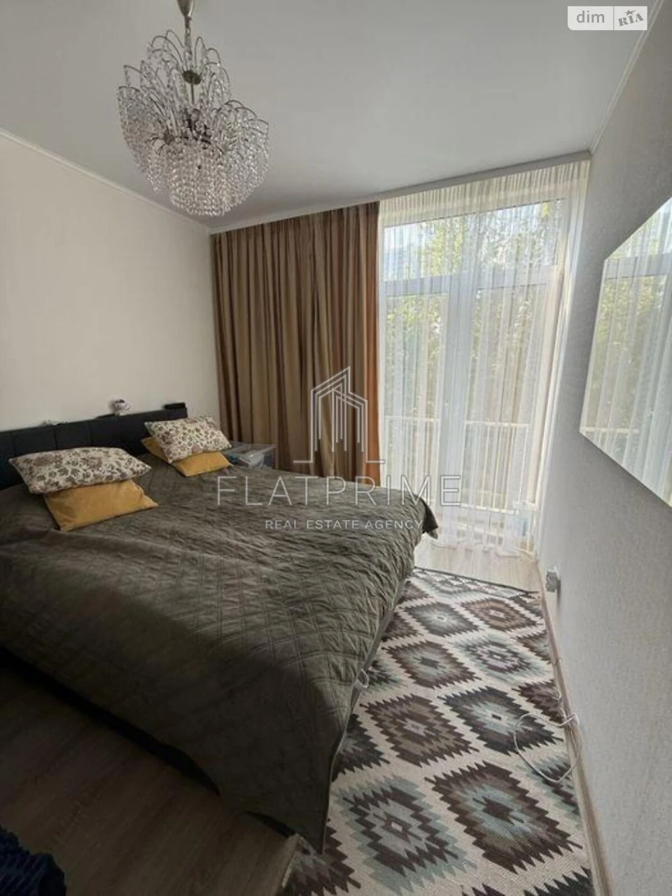 Apartment for Sale, Socmysto