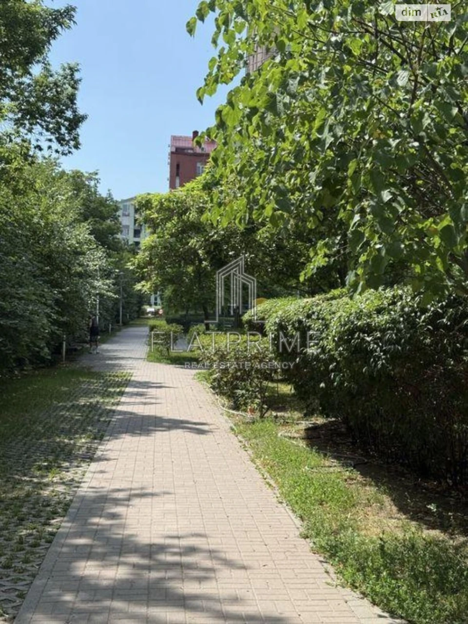 Apartment for Sale, Socmysto
