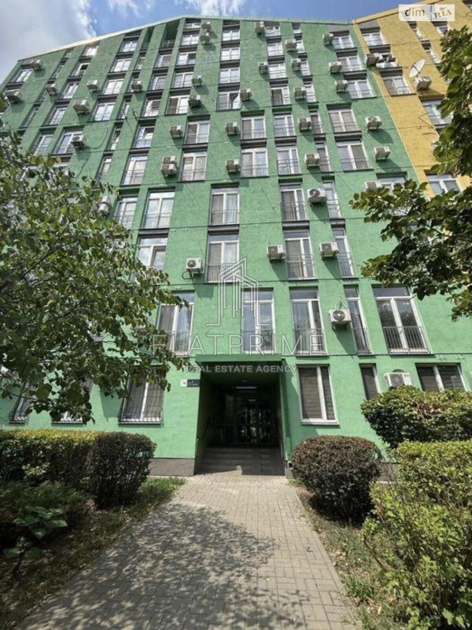 Apartment for Sale, Socmysto