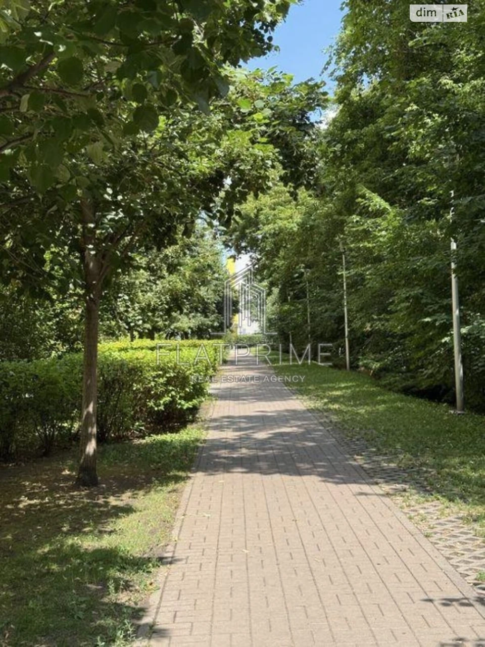 Apartment for Sale, Socmysto