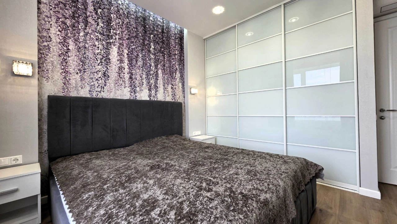 Sale of a 5-room apartment 147.2 sq. m on вул. Sholudenka 1A