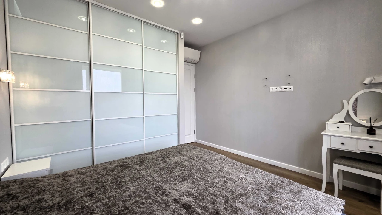Sale of a 5-room apartment 147.2 sq. m on вул. Sholudenka 1A
