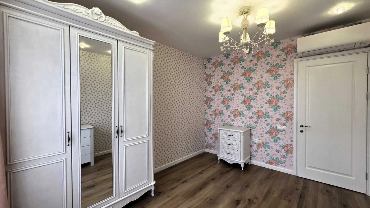 Sale of a 5-room apartment 147.2 sq. m on вул. Sholudenka 1A