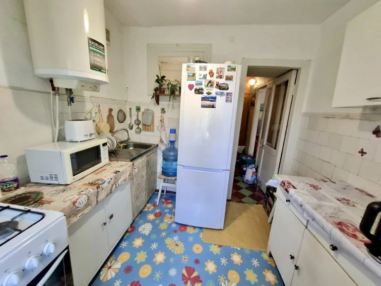 Продам 2-к кв в кирпиче с отличной локацией по пр. Слобожанс
