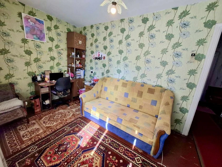 I will sell 2 square meters in a brick building with an excellent location on Slobozhans Avenue