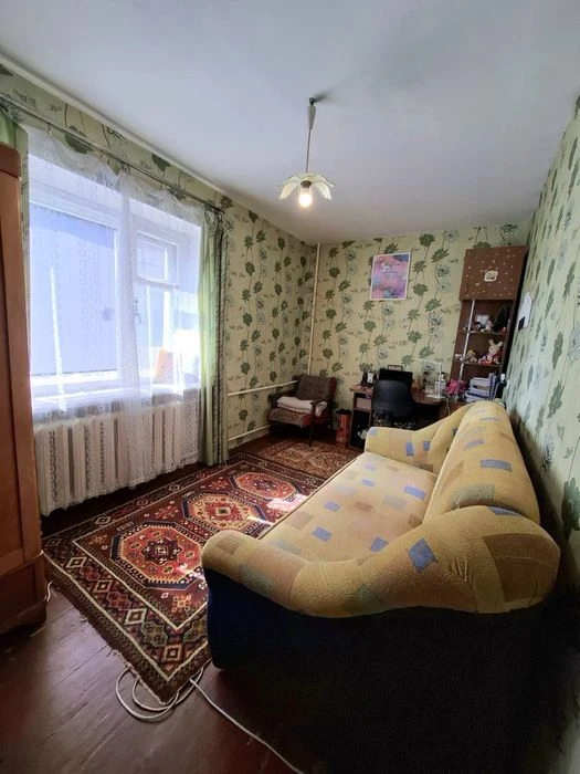 I will sell 2 square meters in a brick building with an excellent location on Slobozhans Avenue