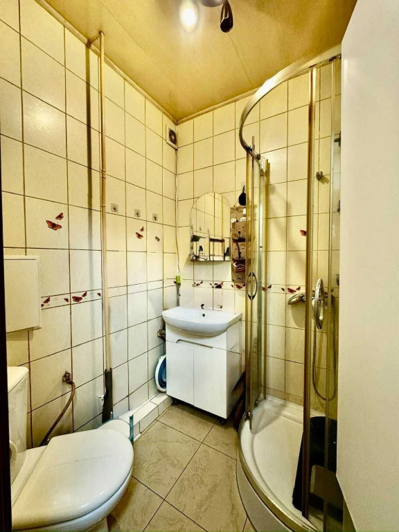 (5) For Sale 2-bedroom apartment at 9081 Kyivska Street