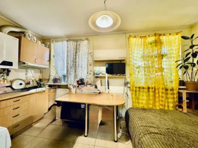 (5) For Sale 2-bedroom apartment at 9081 Kyivska Street