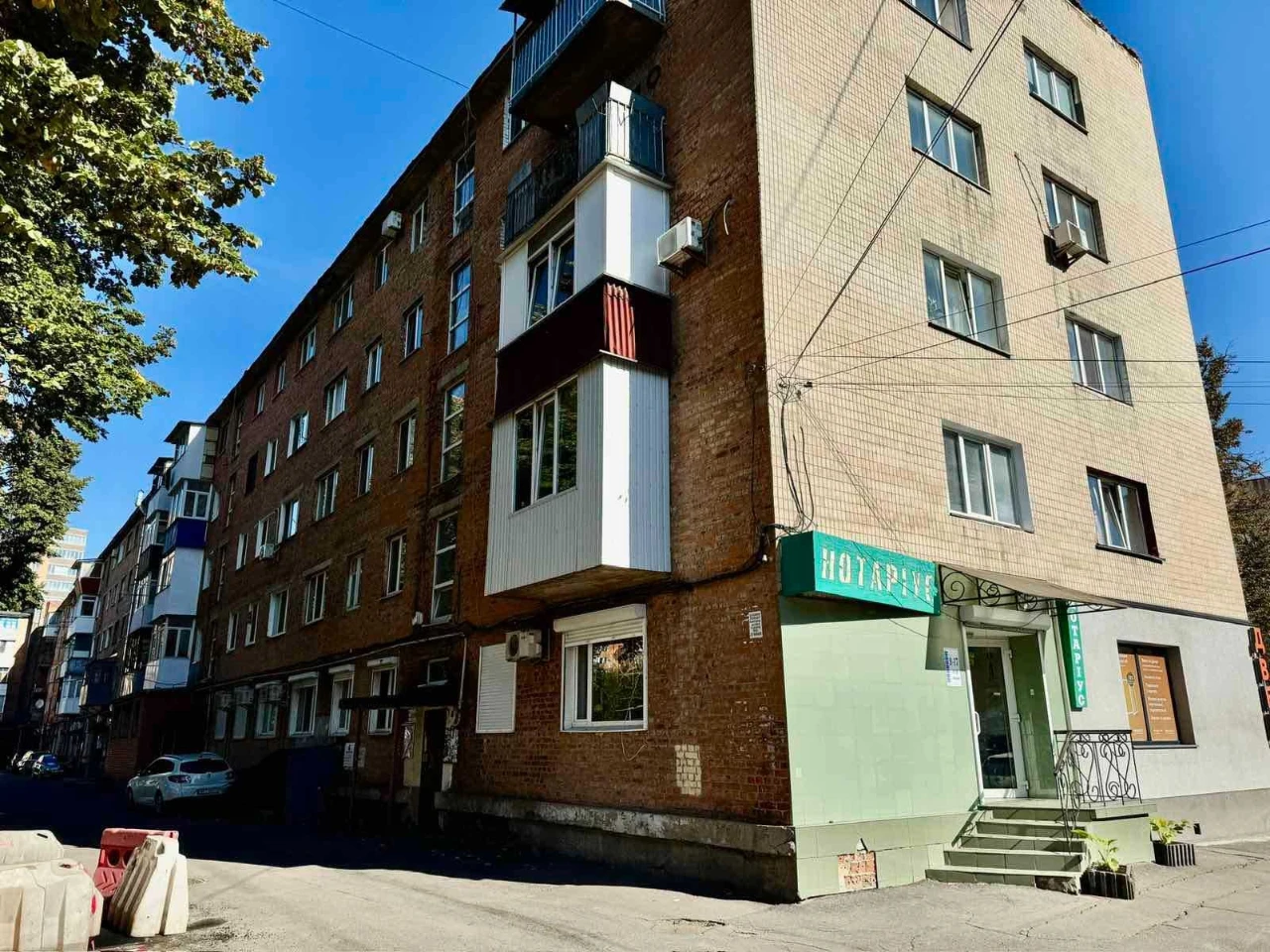 (5) For Sale 2-bedroom apartment at 9081 Kyivska Street