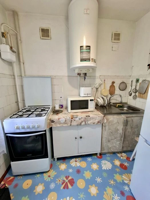 I will sell 2 square meters in a brick building with an excellent location on Slobozhans Avenue