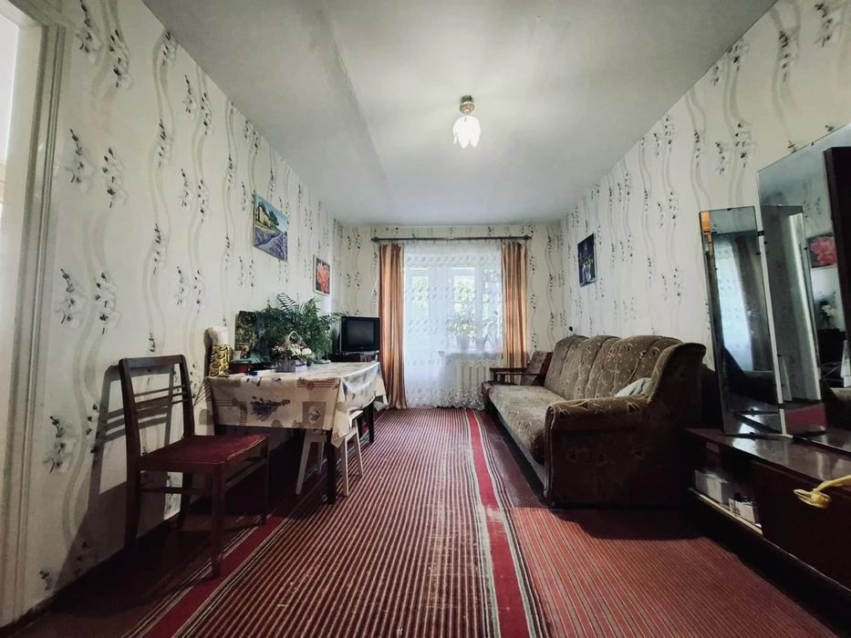 I will sell 2 square meters in a brick building with an excellent location on Slobozhans Avenue