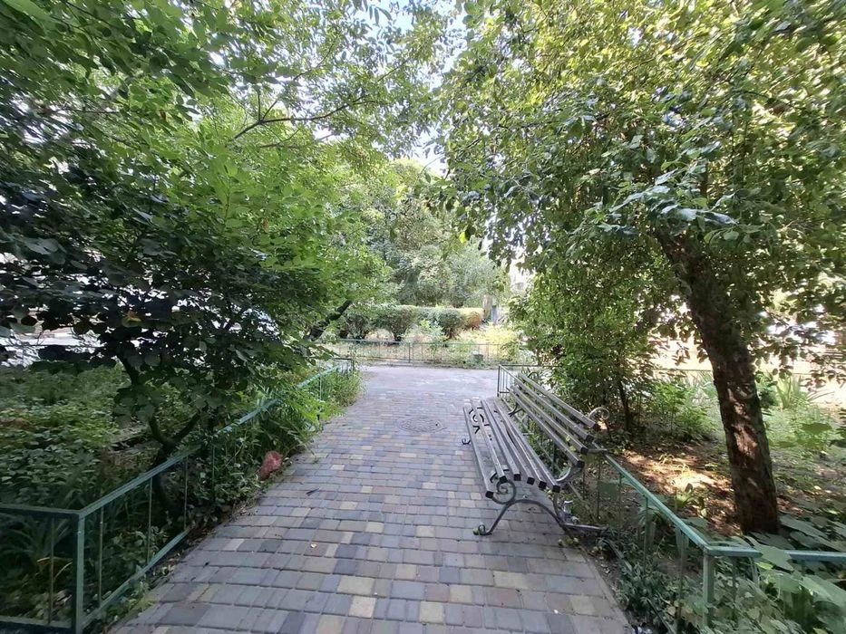 I will sell 2 square meters in a brick building with an excellent location on Slobozhans Avenue