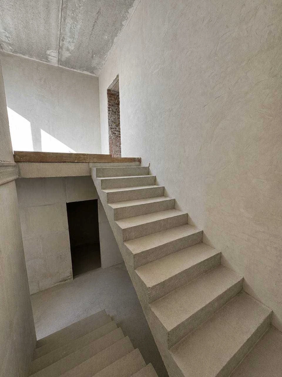 Sale of a two-level apartment in the "Knyghyn" residential complex