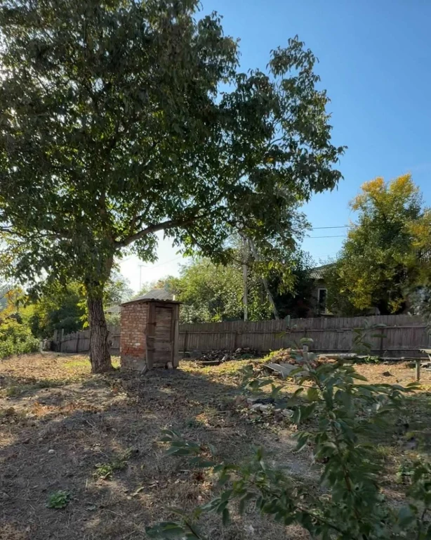 Separate house with a plot of 6 acres and utilities in the area of K