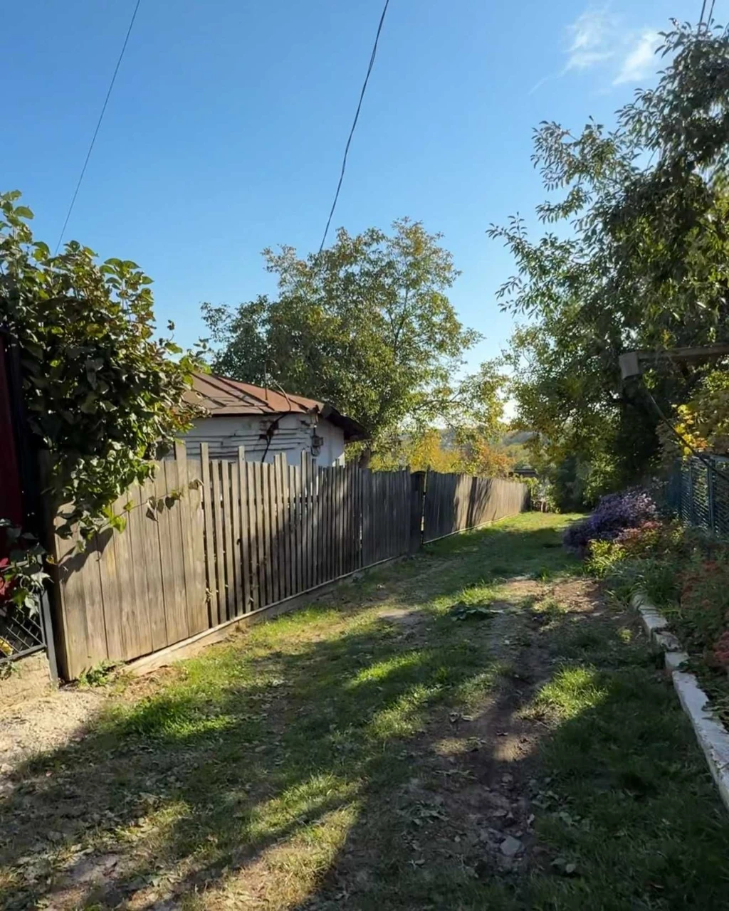 Отдельный дом с участком 6 соток и коммуникациями в районе К