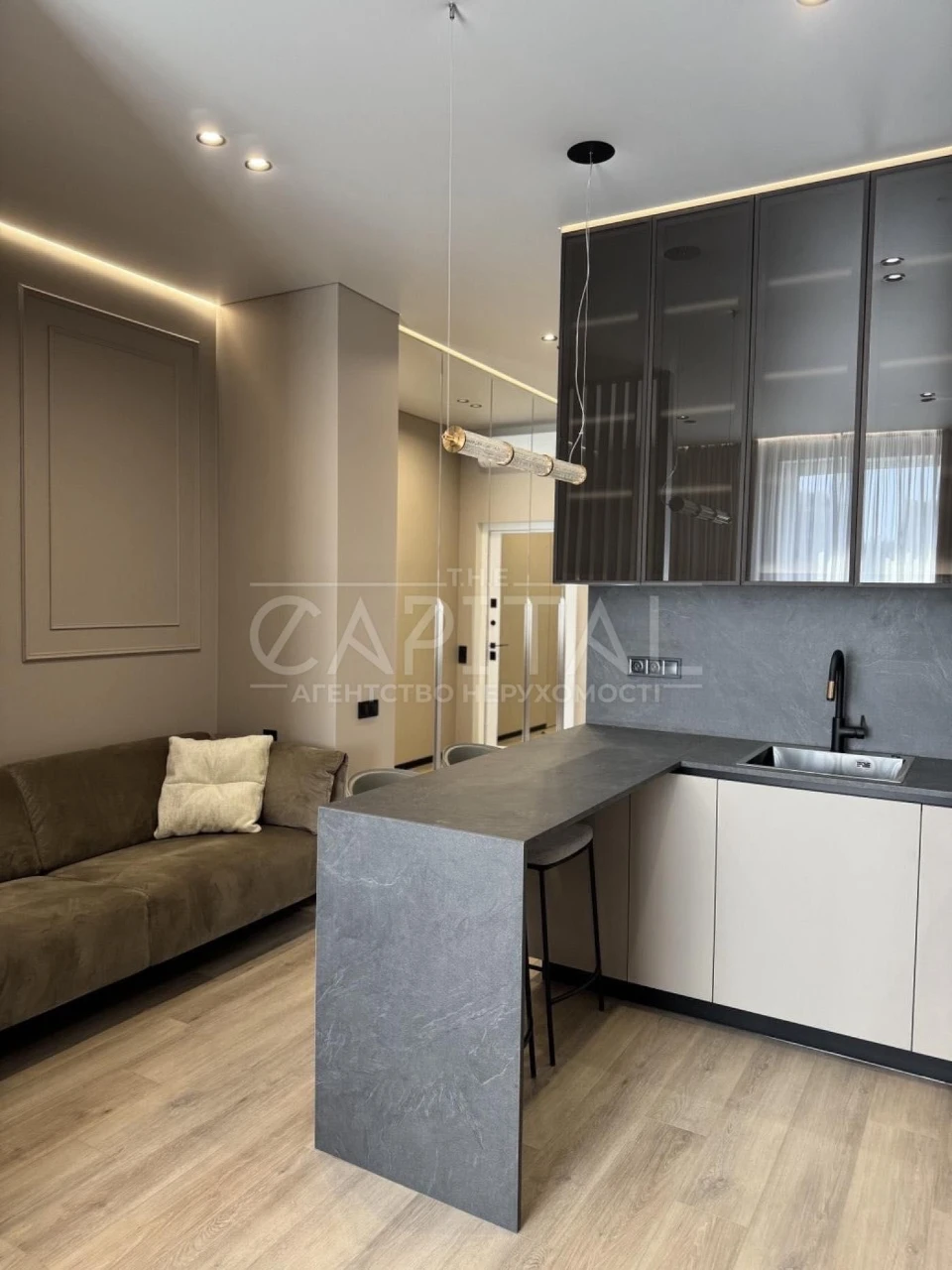 Sale of a 1-bedroom apartment in the Delmar residential complex, 37 sq m, designer