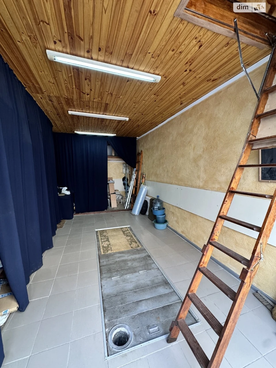 Garage sale in the Grechanı Garage Cooperative