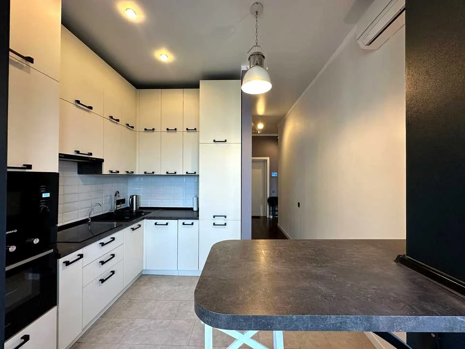 Apartment. Kyiv, KIrilo-Metodiyevska st.