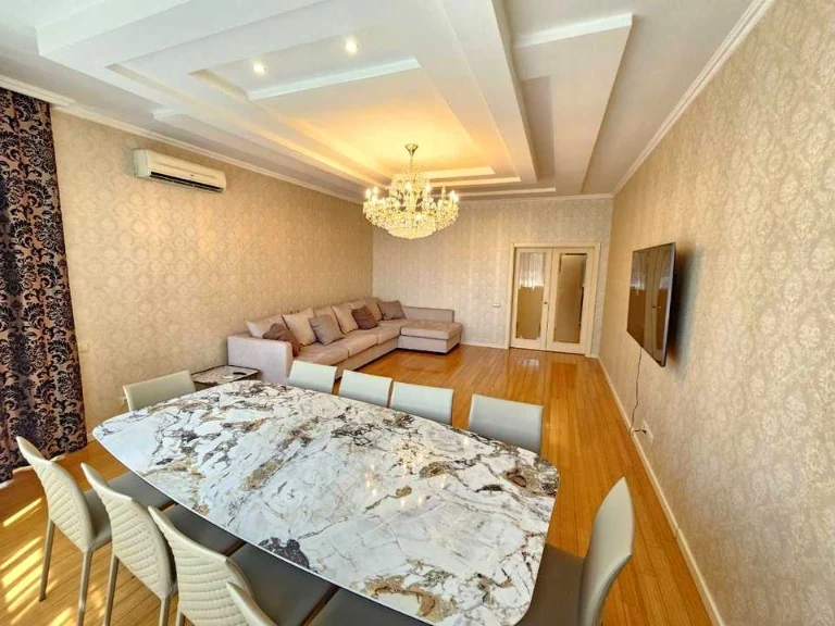 Квартира. Київ, Старонаводницька вул.