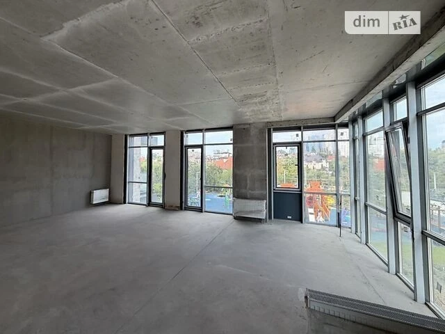 Sale of 3-room apartment 135 sq. m. on Andriy Verkhoglyada St. 26 •