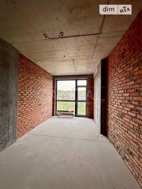 Sale of 3-room apartment 85 sq. m. on Staronavodnytska st. 42-44 •