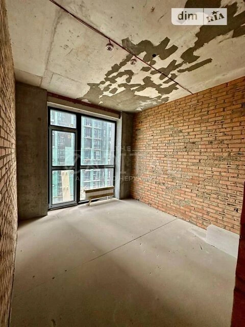 Sale of 3-room apartment 85 sq. m. on Staronavodnytska st. 42-44 •