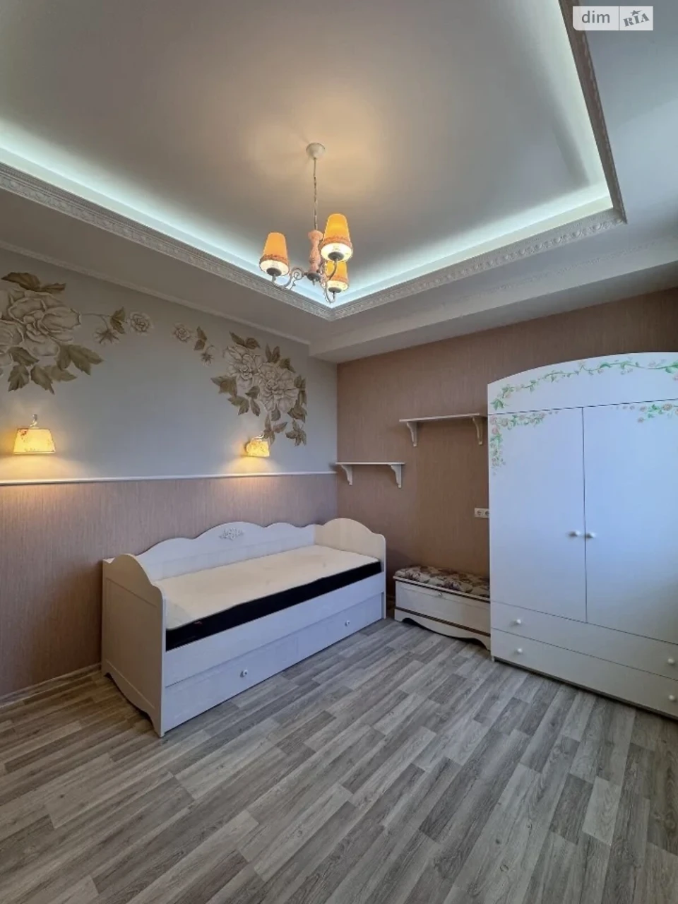 Long-Term Rental: Apartment