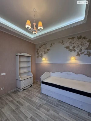 Long-Term Rental: Apartment
