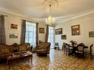 Квартира. Львів, вулиця Івана Верхратського