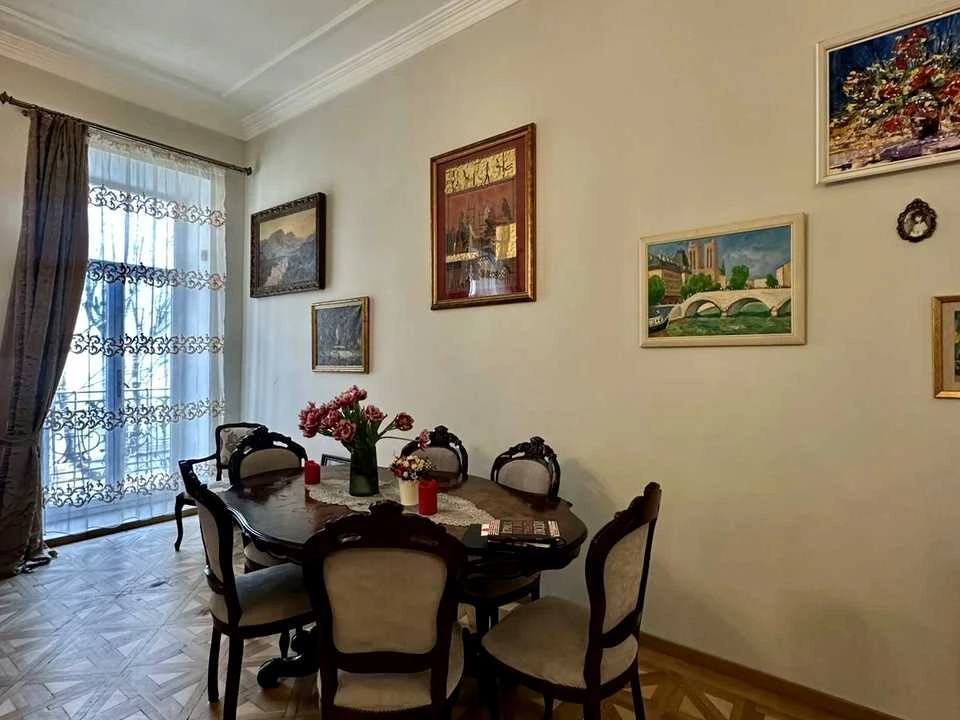 Квартира. Львів, вулиця Івана Верхратського