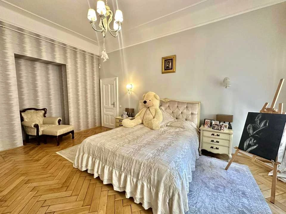 Квартира. Львів, вулиця Івана Верхратського