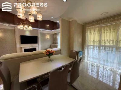 Apartment. Ivano-Frankivsk, Ukrainian Victory Street