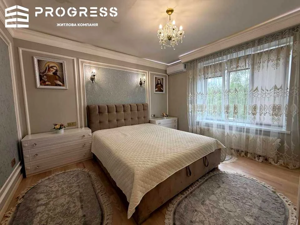 Apartment. Ivano-Frankivsk, Ukrainian Victory Street