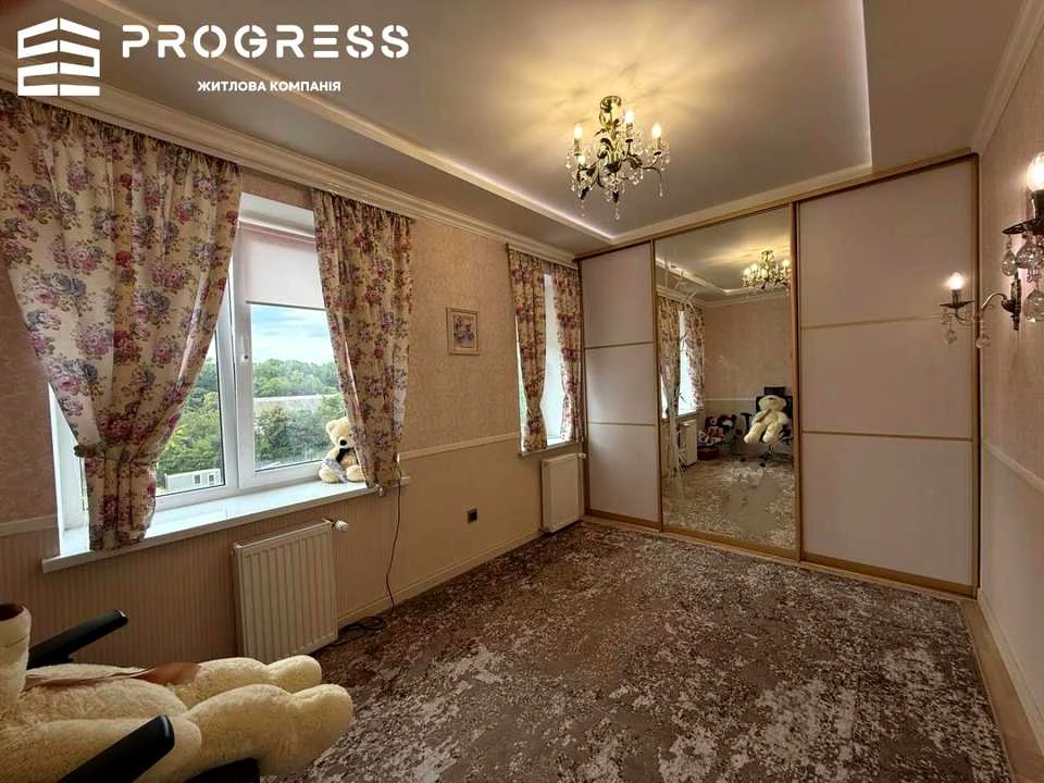 Apartment. Ivano-Frankivsk, Ukrainian Victory Street