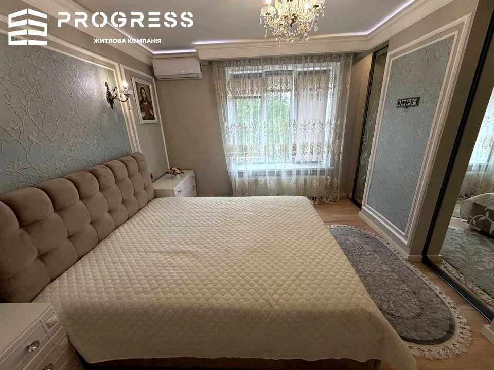 Apartment. Ivano-Frankivsk, Ukrainian Victory Street