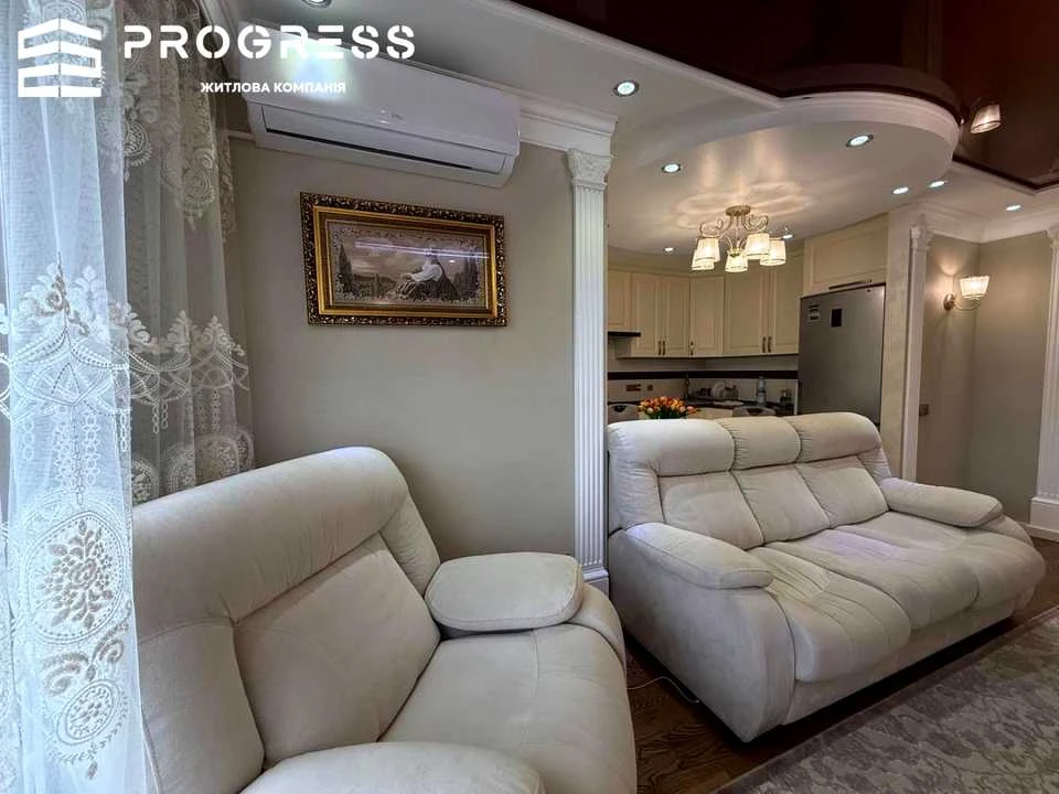 Apartment. Ivano-Frankivsk, Ukrainian Victory Street