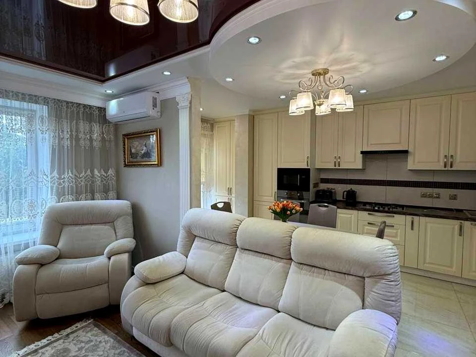 Apartment. Ivano-Frankivsk, Ukrainian Victory Street