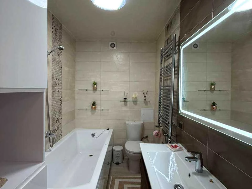 Apartment. Ivano-Frankivsk, Ukrainian Victory Street