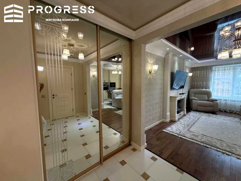 Apartment. Ivano-Frankivsk, Ukrainian Victory Street