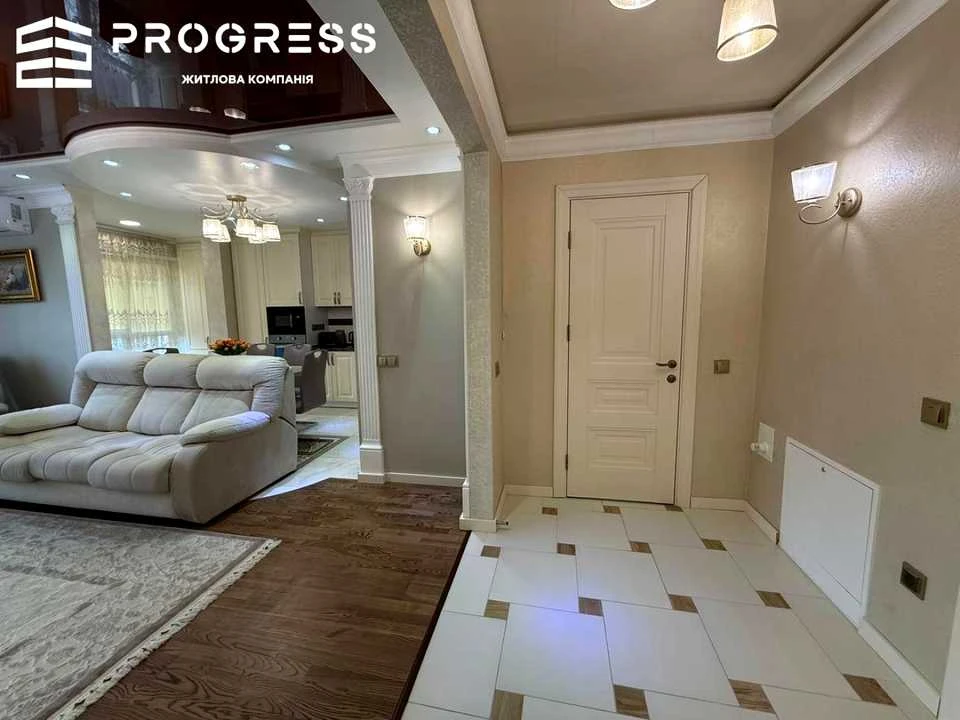 Apartment. Ivano-Frankivsk, Ukrainian Victory Street
