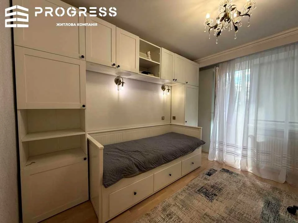 Apartment. Ivano-Frankivsk, Ukrainian Victory Street