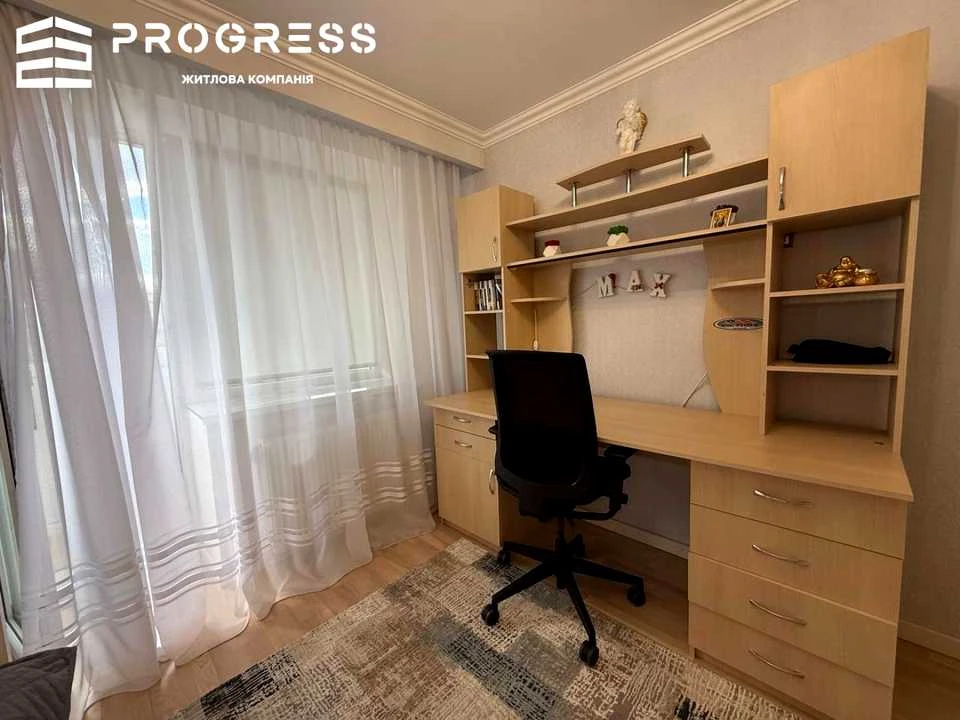 Apartment. Ivano-Frankivsk, Ukrainian Victory Street