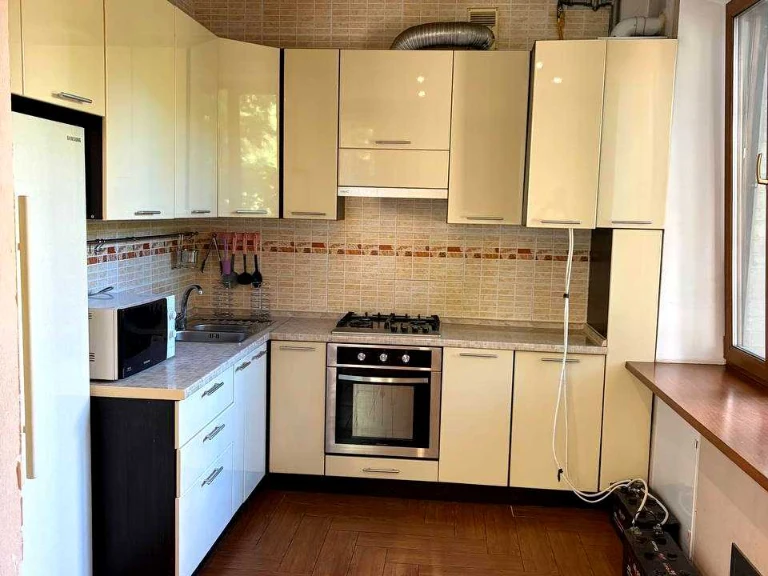 3-Room Apartment. Sergei Beregovo Street, Kyiv