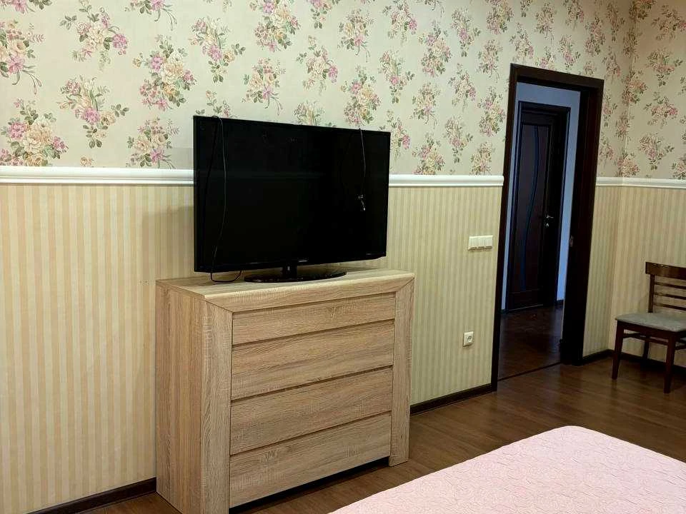 3-Room Apartment. Sergei Beregovo Street, Kyiv