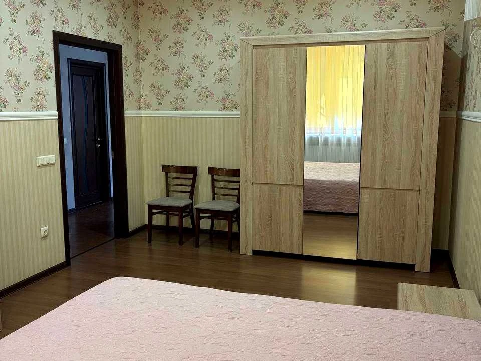 3-Room Apartment. Sergei Beregovo Street, Kyiv