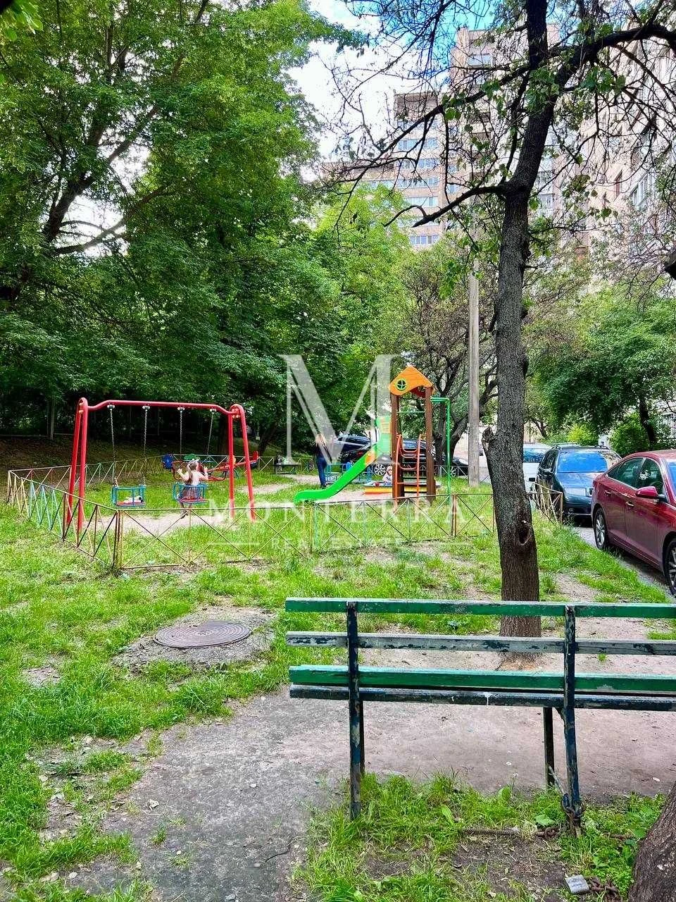 Продаж 3 кімнаткої квартири жилий стан, Київ, Правий берег С