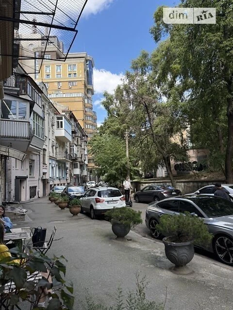 Продаж 5к квартири 178.1 кв. м на вул. Кропивницького 14 • I